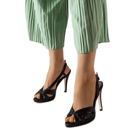 Svarta alpacka sandaler med klack