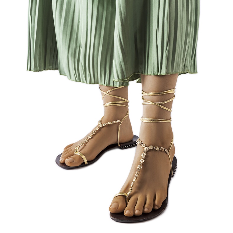 Sandaler i guld med strass från Troghi gyllene