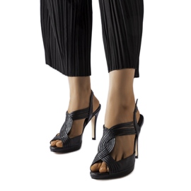 Tougas svarta högklackade sandaler