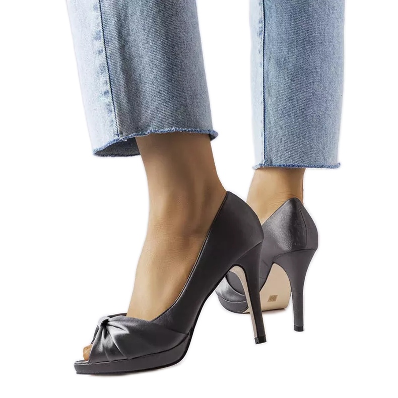 Gråa peep toe klackar från Paré