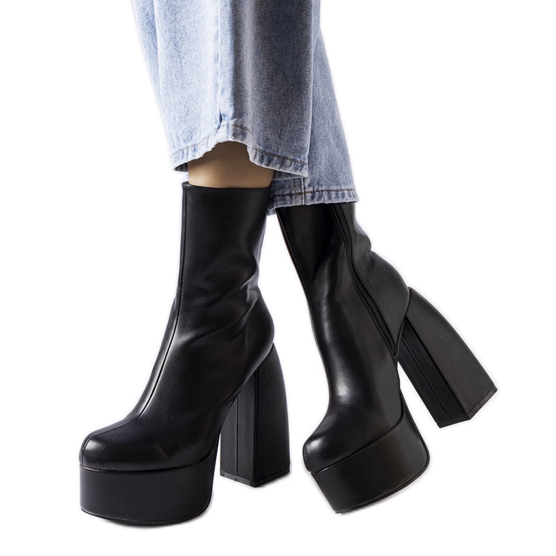 Inna Svarta högklackade stövlar från Baratti