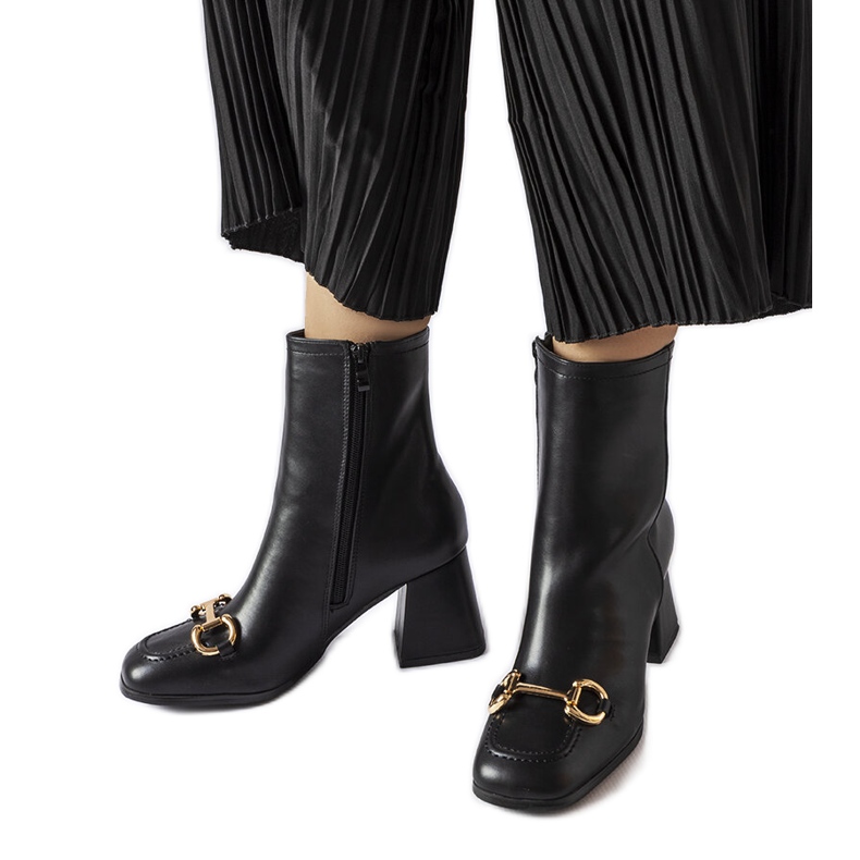 Svarta ankelboots från Castione