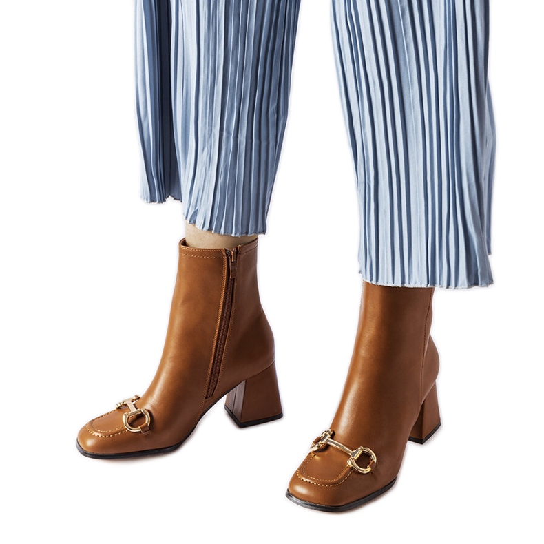 Bruna stövletter från Castione