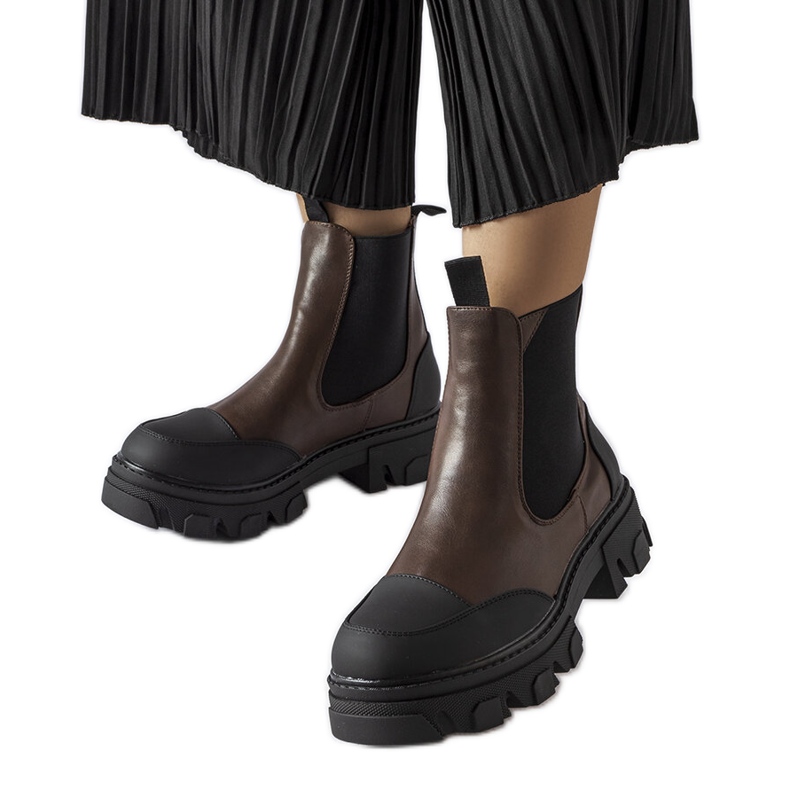 Mörkbruna slip-on boots från Sibyla