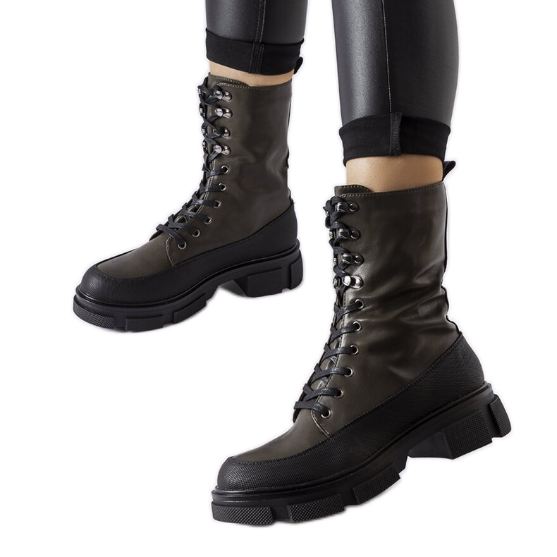 Gröna arbetarstövlar med tjockare sula från Lori