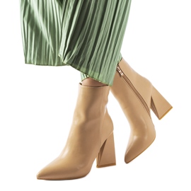 Beige stövletter från Abelina