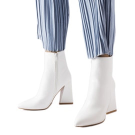 Vita stövletter från Abelina