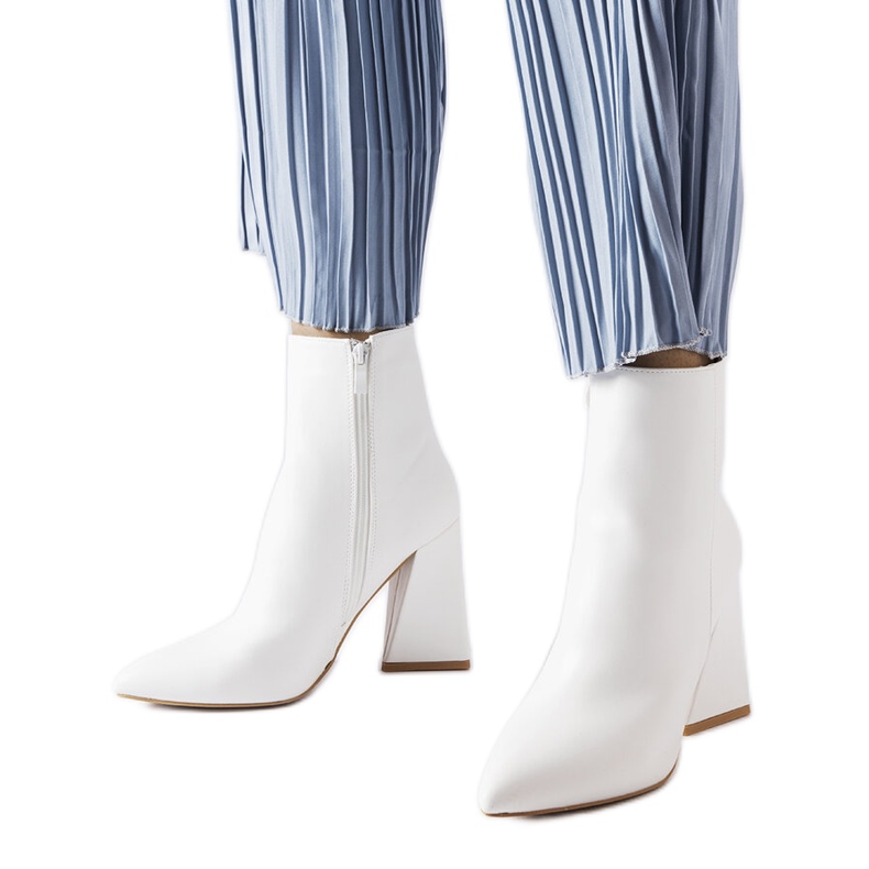 Vita stövletter från Abelina