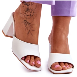 Klassiska tofflor för damer Vita Loara