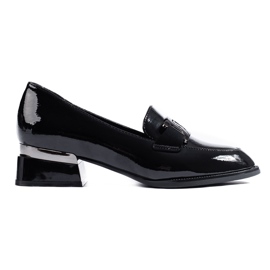 Svartlackerade damskor med Vinceza-spänne