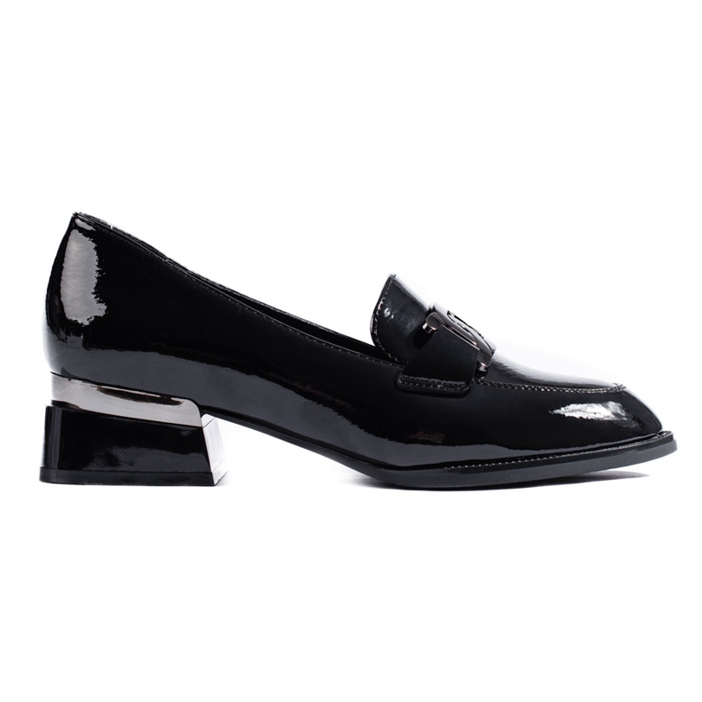 Svartlackerade damskor med Vinceza-spänne