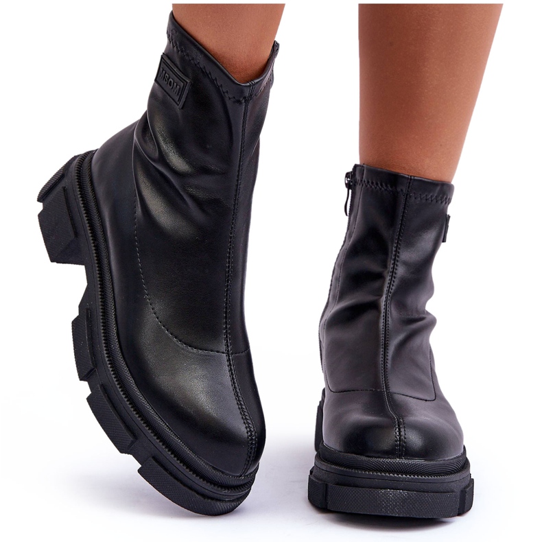 Vergilia läder klassiska isolerade ankelstövlar Svart