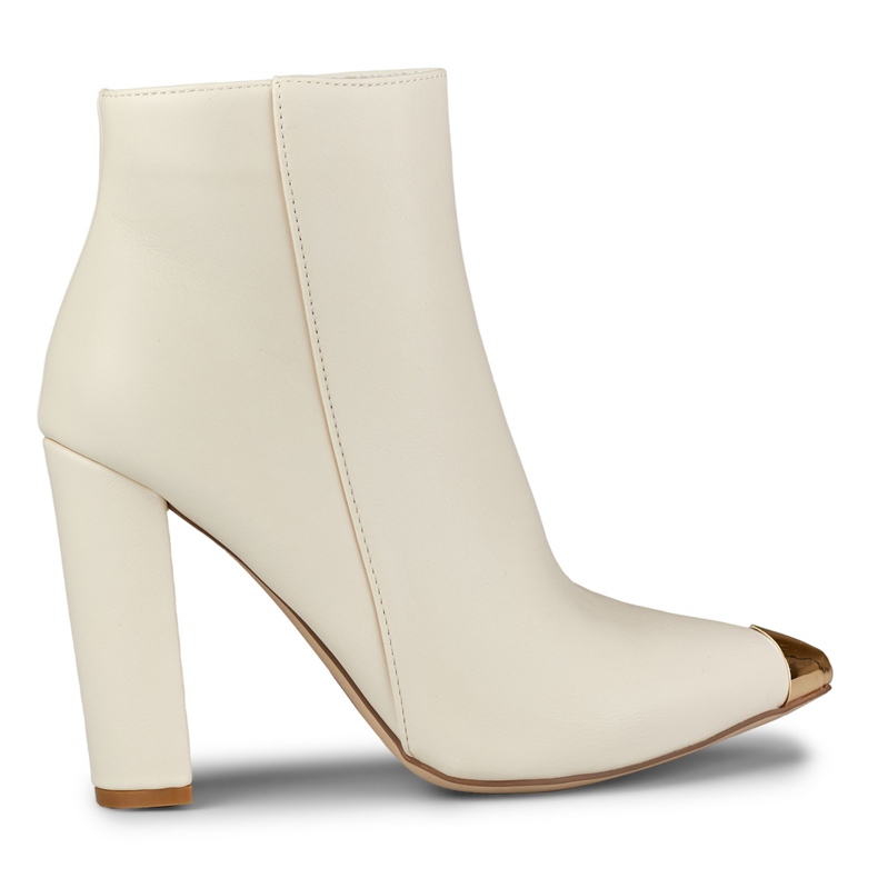 Beige damstövlar med dekorativ spik