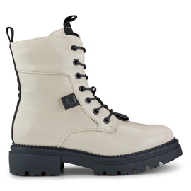 Lackerad beige damarbetare från Carole