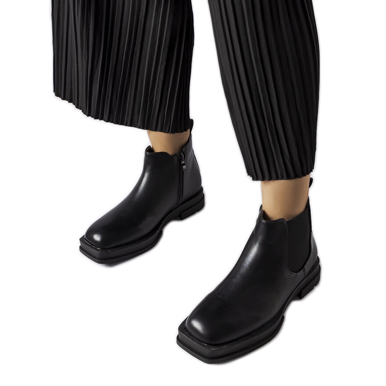 Inna Tarquinia svarta låga platta stövlar