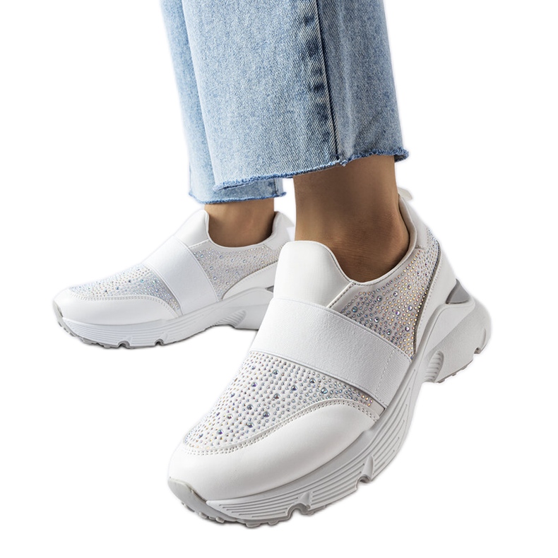 Vita sneakers med strass från Algiso