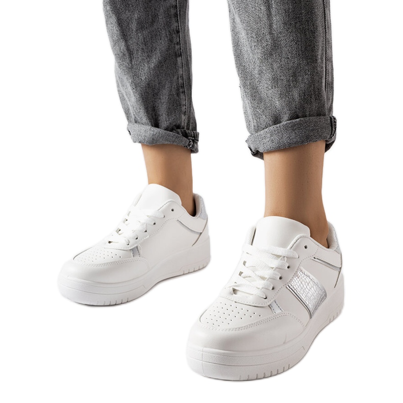 Vita och silver sport sneakers från Parma