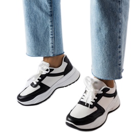 Svarta och vita skor med ormskinnsaccenter från Diego