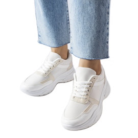 Vita sneakers med ormskinnsaccenter från Diego