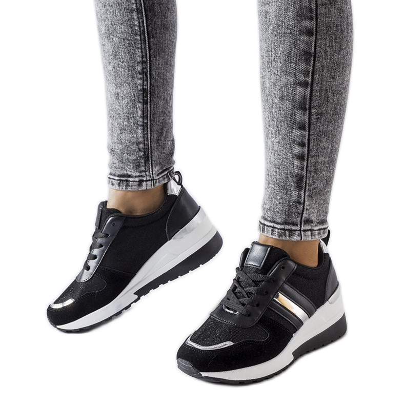 Inna Svarta och silver wedge sneakers från Titusville