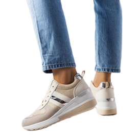 Inna Beige och silver wedge sneakers från Titusville