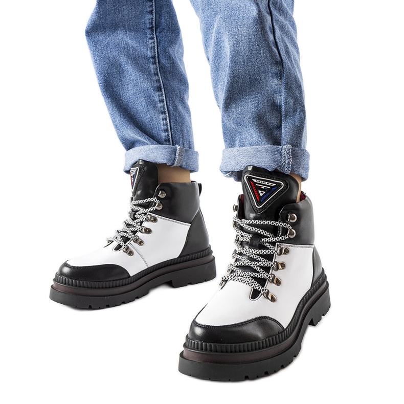 Svartvita isolerade stövlar från Solofra