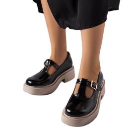 Inna Karino svartlackade skor