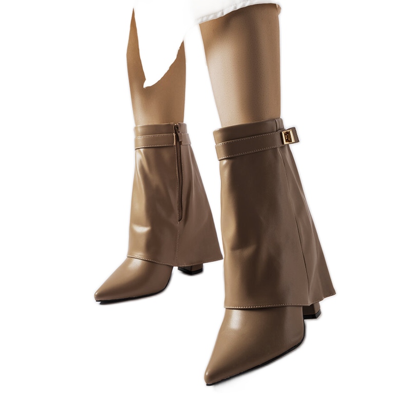 Bruna stövlar med uppvikt ovandel från Aya