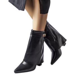 Svarta stövlar med upprullad ovandel från Aya