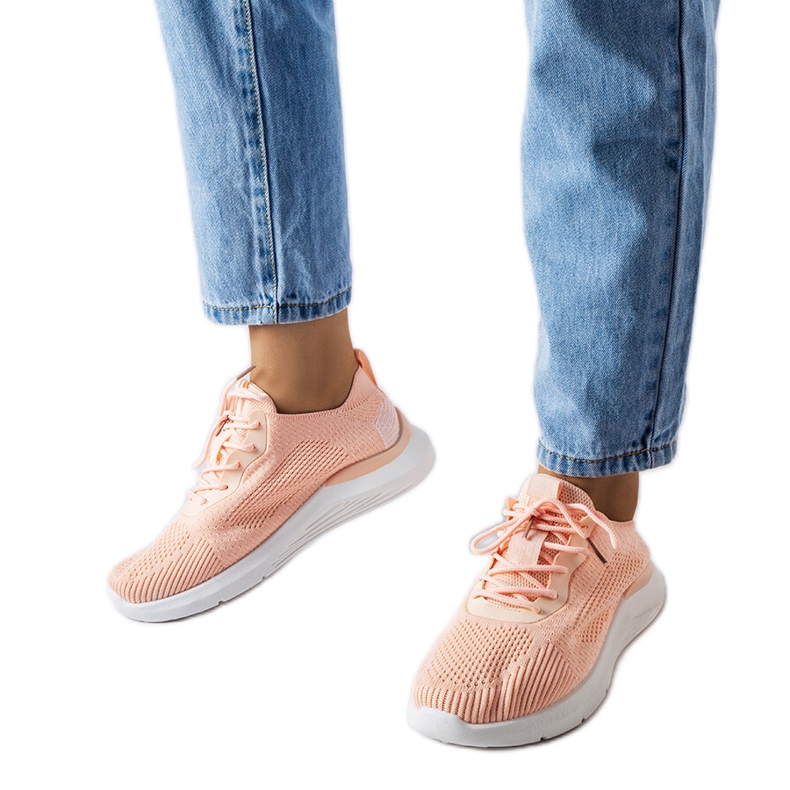 Orange och vita sneakers från Nelson