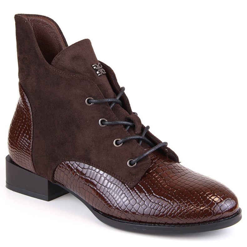 Bruna damstövlar med platt klack, isolerade, Vinceza 16439