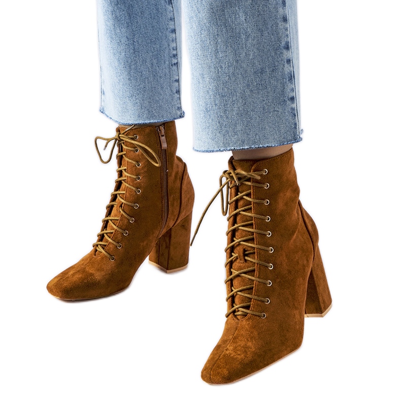 Bruna stövletter med snörning från Drouins