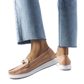 Rosa mockasiner med läderinlägg från Vinceza