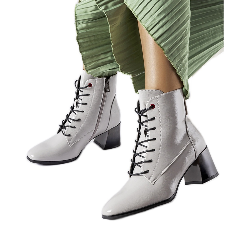 Inna Grå isolerade ankelboots från Vinceza