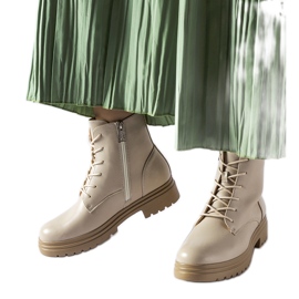 Beige isolerade vandringskängor från Vinceza