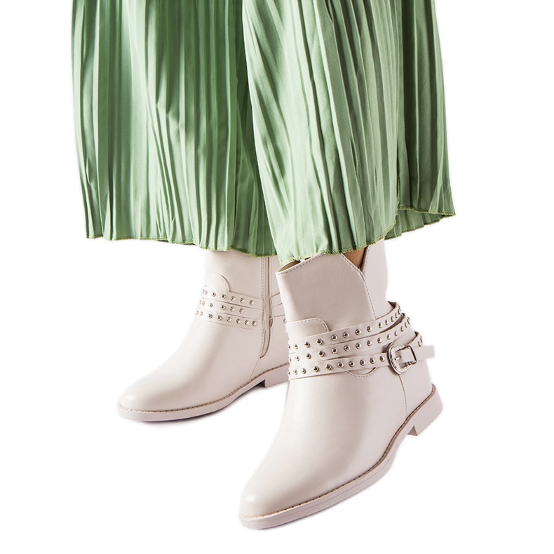 Beige stövlar med en Anchorage-klädd kil