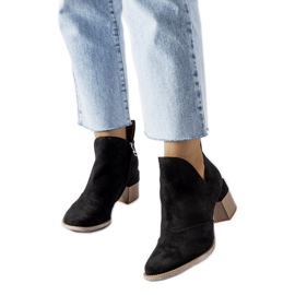 Svarta Busson stövlar med oregelbunden ovandel