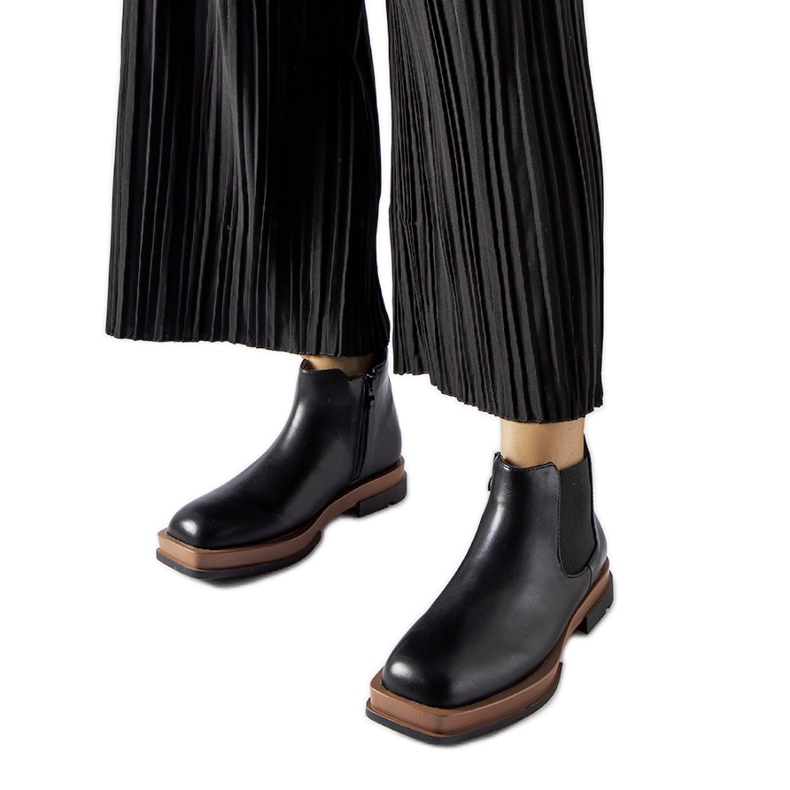 Tarquinia svarta låga platta stövlar