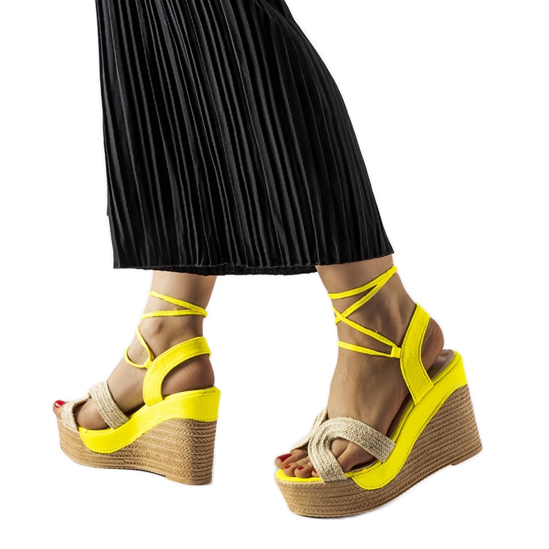 Gula espadrillor med Berta-kilar beige