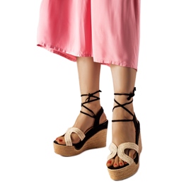 Svarta espadrillor med Berta-kilar beige