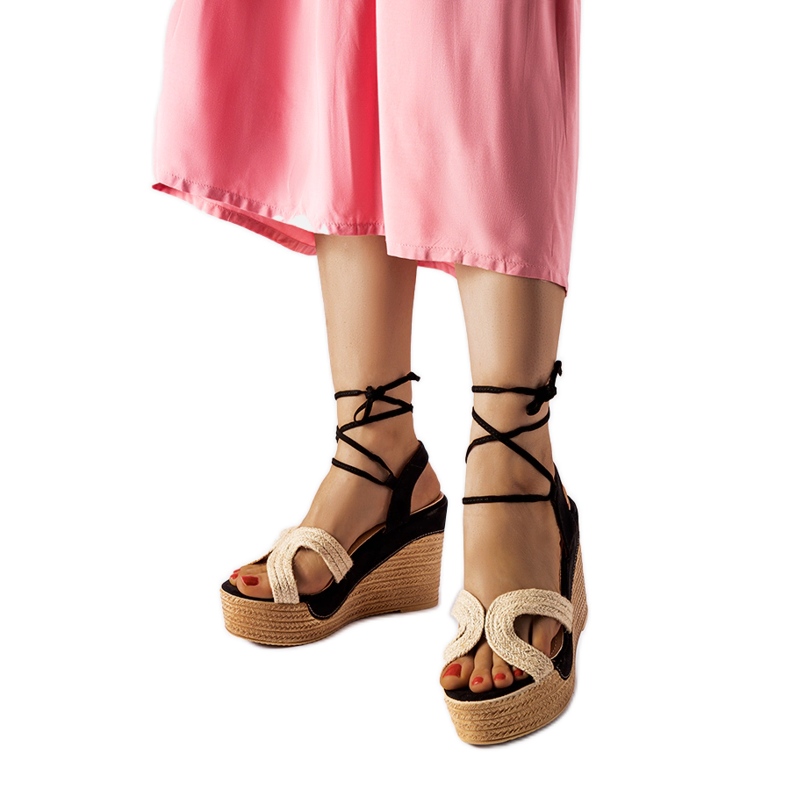 Svarta espadrillor med Berta-kilar beige