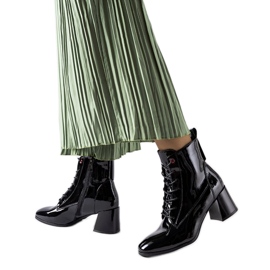 Svarta patentkängor från Vinceza