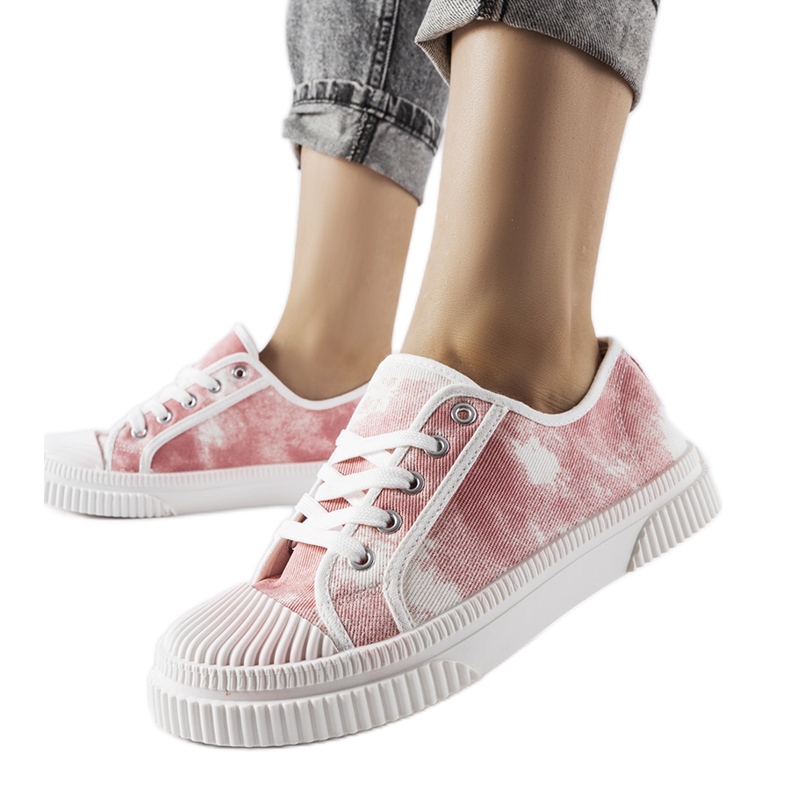 Rosa Clavet urtvättade sneakers
