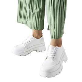 Vita skor med massiv Pointe-sula