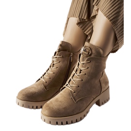 Beige isolerade Noha stövlar i ekomocka