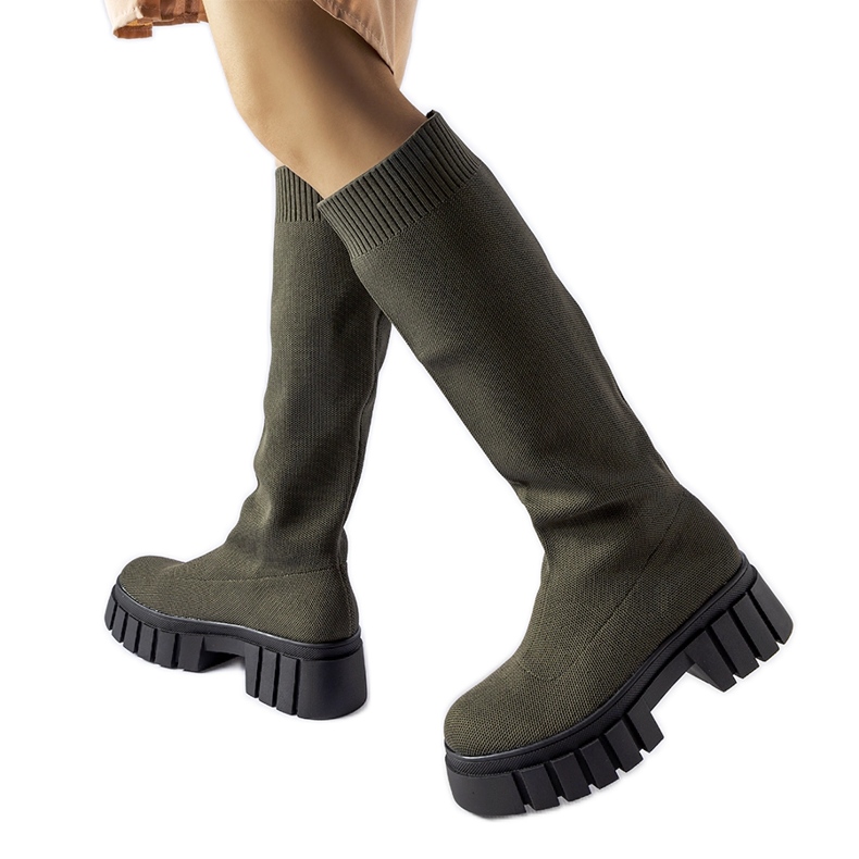 Gröna stövlar med flexibel ovandel från Maroun