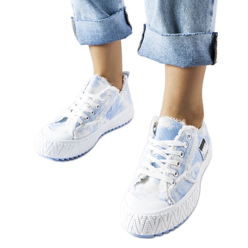 Inna Rosa sneakers med skavsår från Safiy