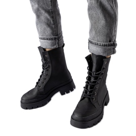 Inna Svarta sneakers med matt Thiery-finish