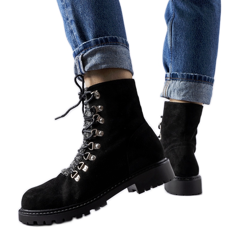 Hayed svarta stövlar i ekomocka