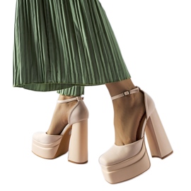 Beige Romines högklackade pumps